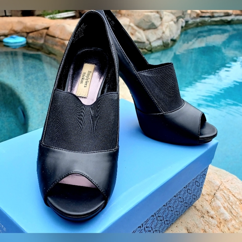 Simply Vera Vera Wang Women's Size 8 Caper Black Faux Leather Peep Toe Pump